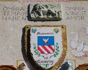 10 Casa Annovazzi con stemma, affresco, meridiana...